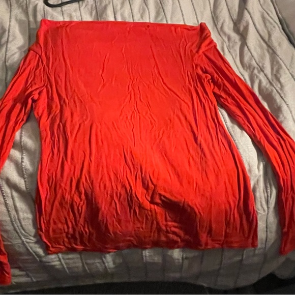 Red top - Picture 1 of 2